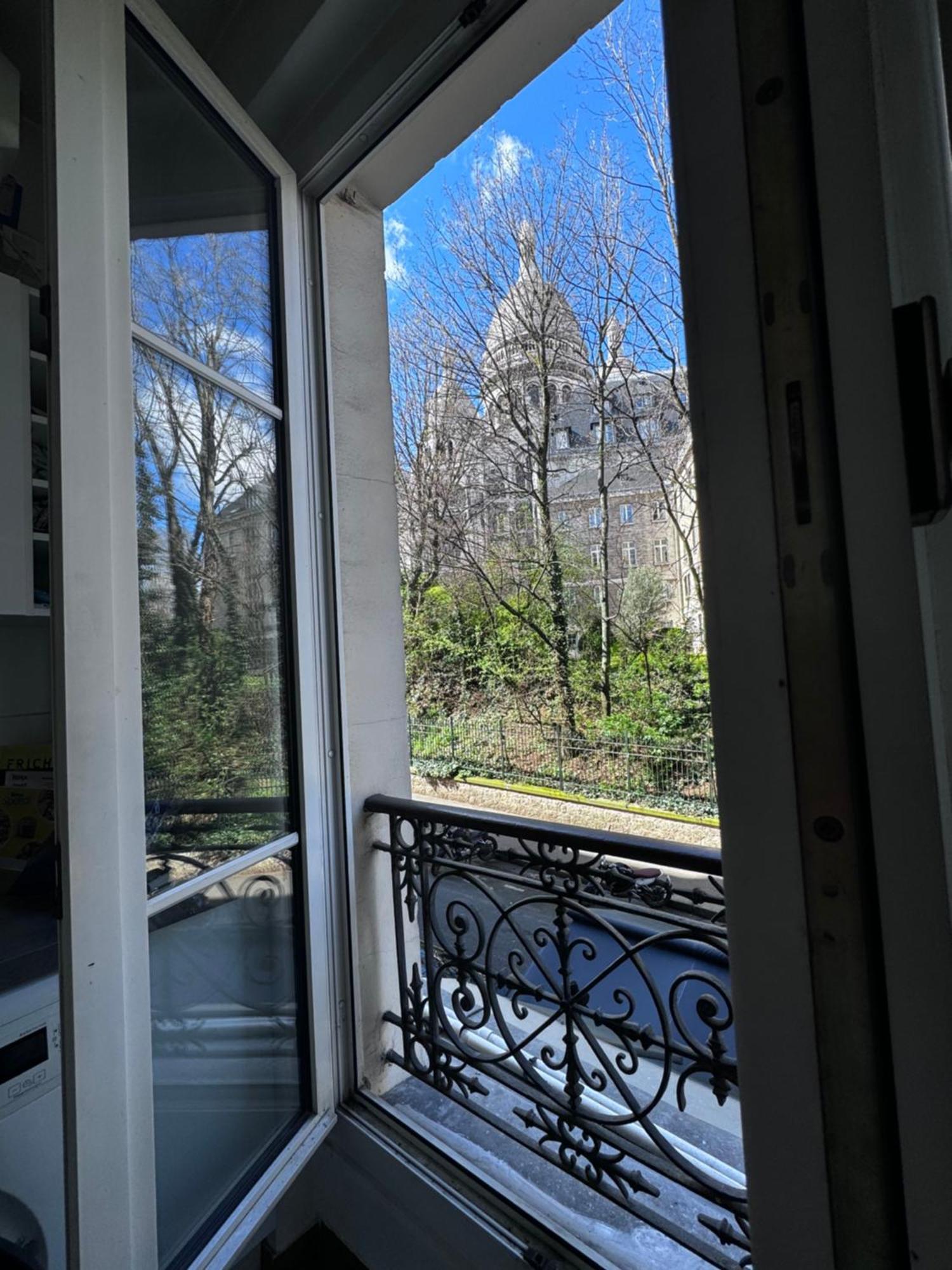 Spacieux Appartement A 50M Du Sacre Coeur - Magnifique Vue Paris Exterior photo